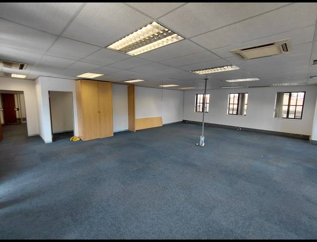 340M² OFFICE TO LET IN BRYANSTON